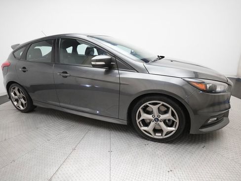Used 2018 Ford Focus ST w/ Equipment Group 401A FWD image 35