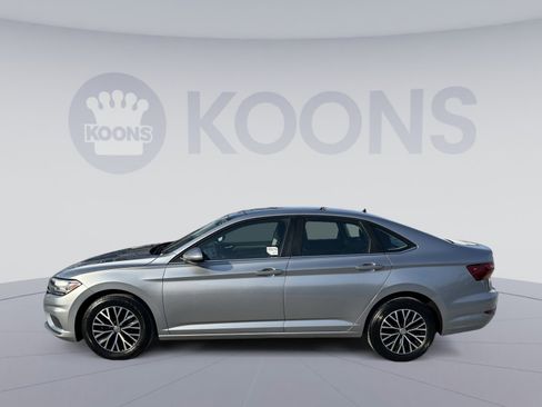 Used 2019 Volkswagen Jetta SE image 2