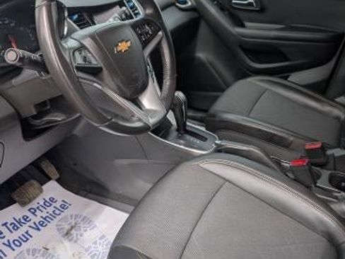 Used 2022 Chevrolet Trax LT w/ Driver Confidence Package image 8