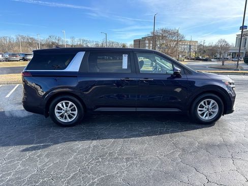 Certified 2023 Kia Carnival LX image 2