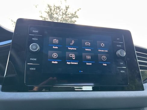 Used 2025 Volkswagen Jetta SE w/ Sunroof Package image 33