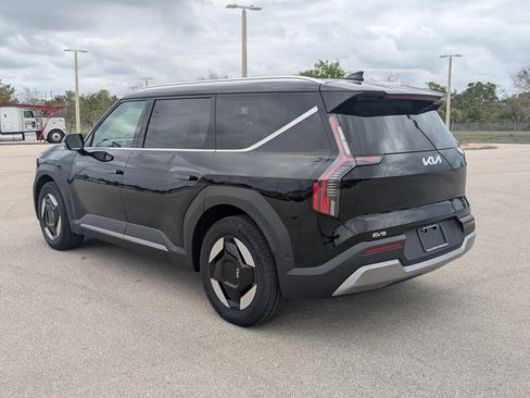 New 2026 Kia EV9 Wind AWD/4WD image 7