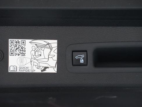 Certified 2023 Toyota Sienna Limited image 38