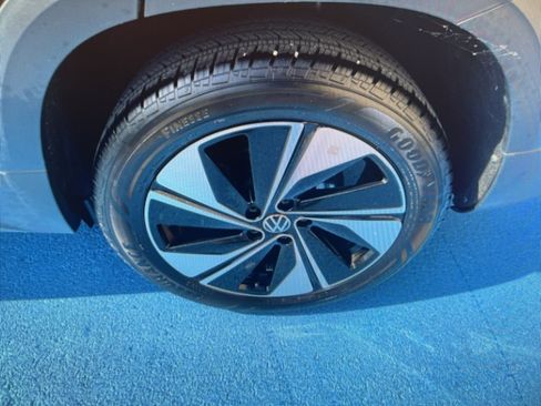 Used 2024 Volkswagen Taos SE image 62