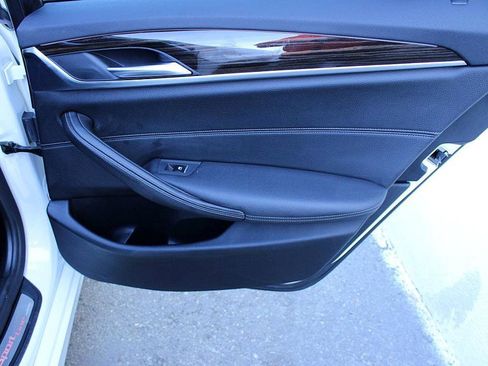 Used 2019 BMW 530i w/ Convenience Package image 18