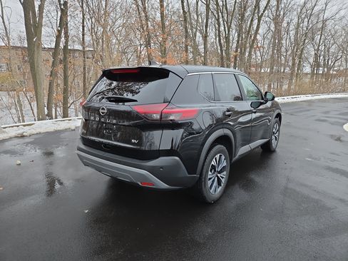 Used 2023 Nissan Rogue SV image 3