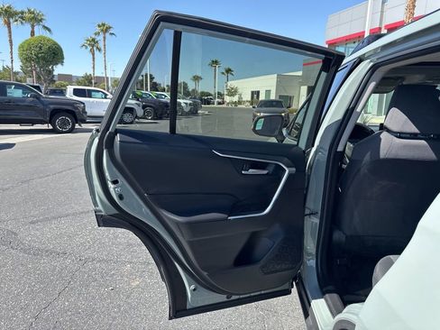 Used 2020 Toyota RAV4 XLE w/ Convenience Package AWD/4WD image 16