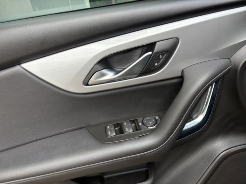 Used 2025 Chevrolet Blazer LT FWD image 18