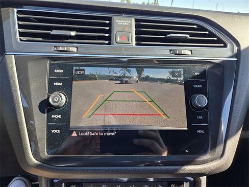 Used 2021 Volkswagen Tiguan SE R-Line image 11