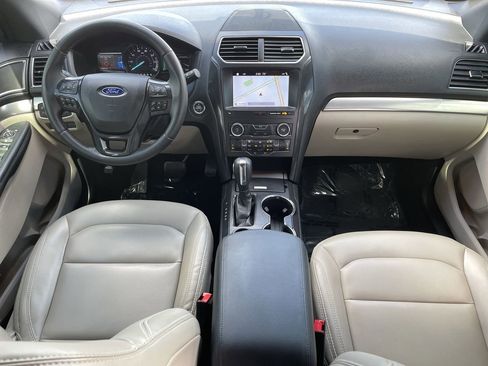 Used 2019 Ford Explorer XLT w/ Equipment Group 202A FWD image 13