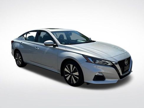 Used 2022 Nissan Altima 2.5 SV w/ SV Premium Package image 9