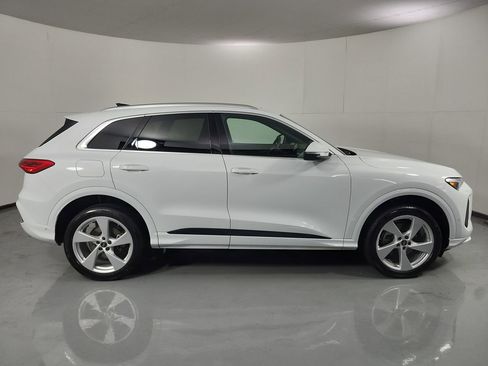 Used 2025 Audi Q5 Premium Plus w/ Premium Plus image 38