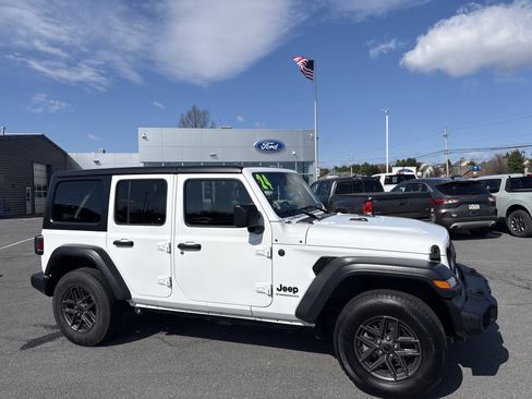 Used 2024 Jeep Wrangler Sport S image 2