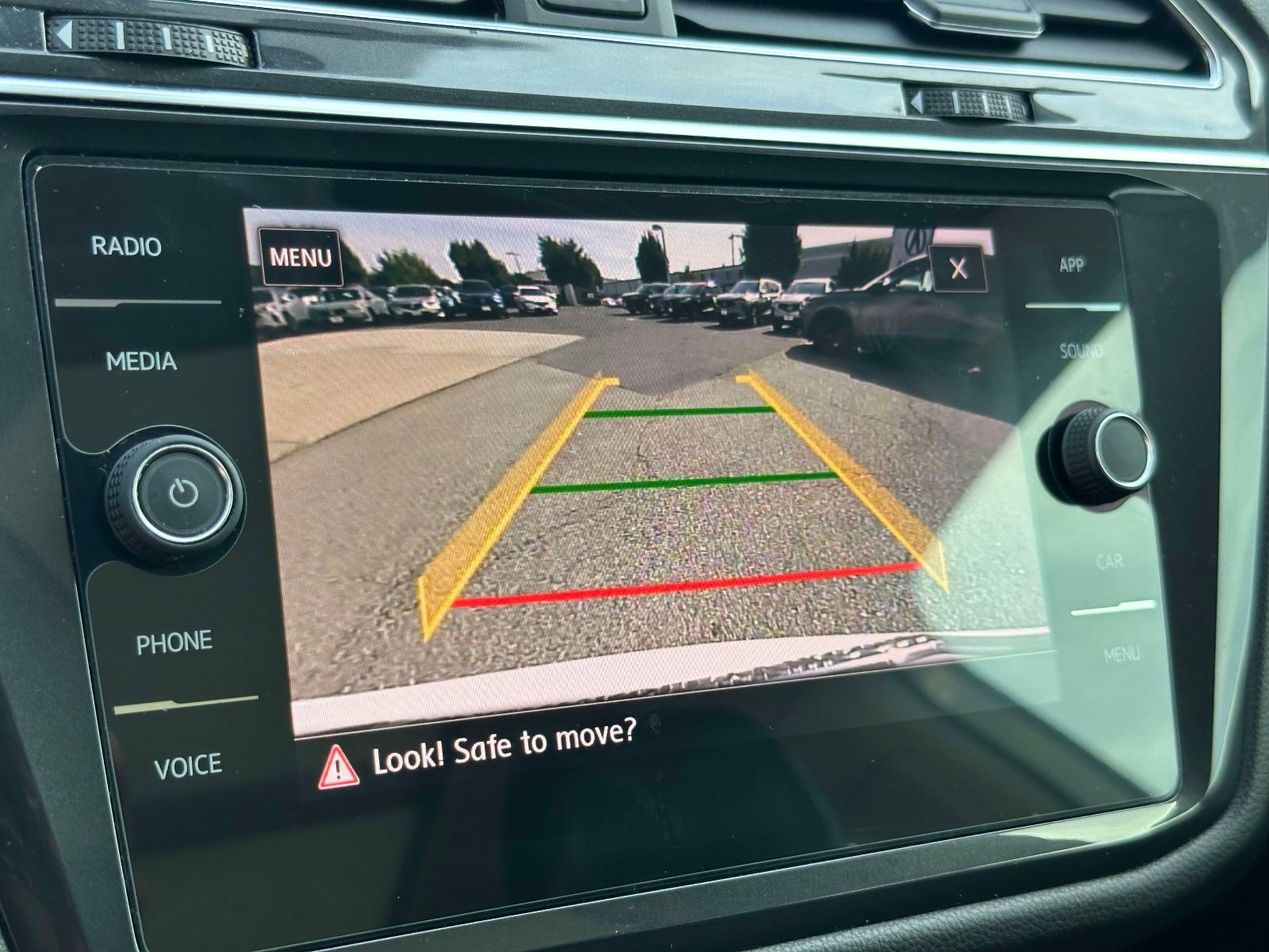Used 2018 Volkswagen Tiguan SE w/ Panoramic Sunroof Package AWD/4WD image 21