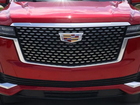 Used 2023 Cadillac Escalade Premium Luxury w/ LPO, Illumination Package image 8