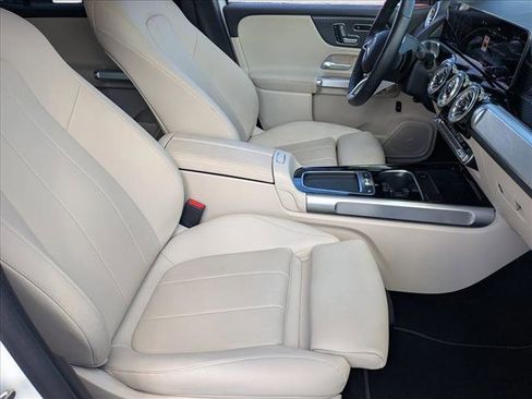 Used 2025 Mercedes-Benz GLB 250 4MATIC image 19
