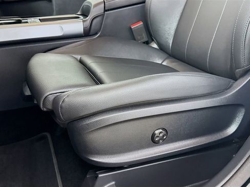 Used 2025 Mercedes-Benz GLB 250 image 19