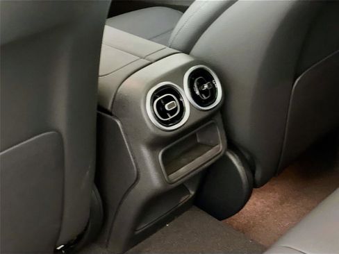 Used 2025 Mercedes-Benz GLC 300 4MATIC image 21