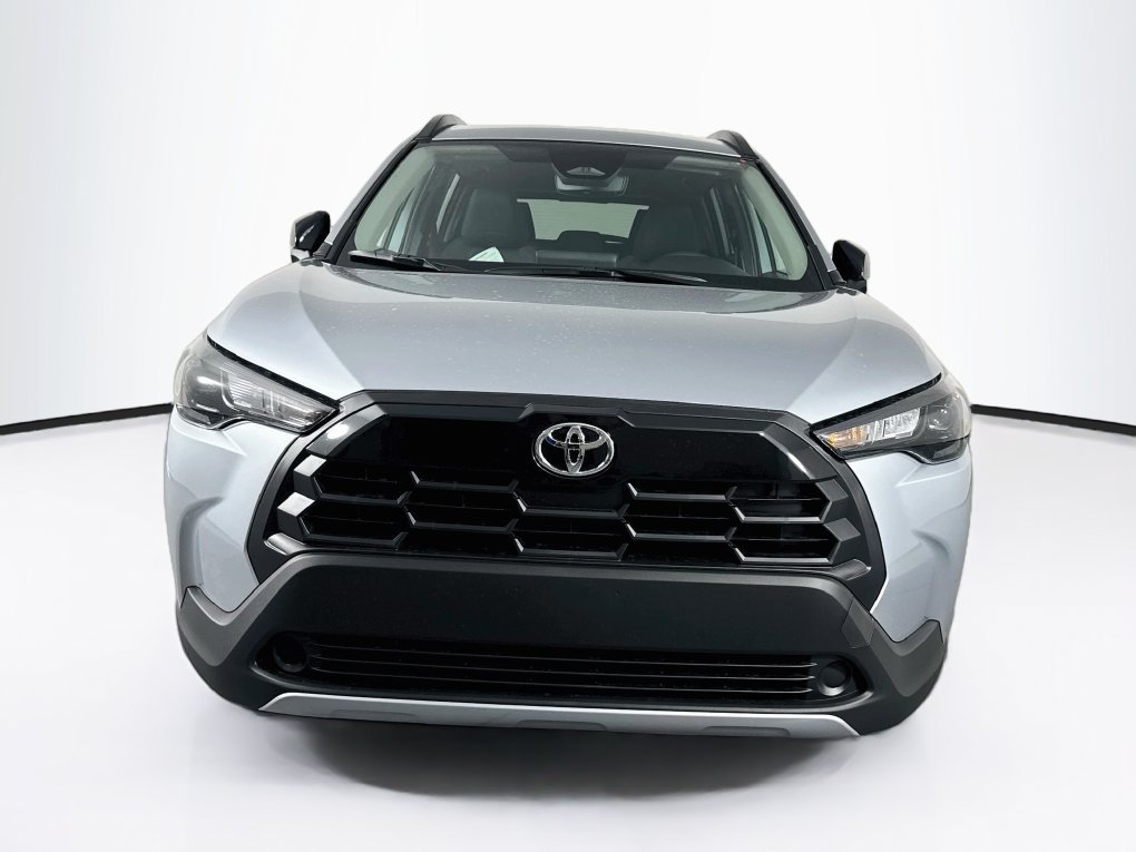 Used 2026 Toyota Corolla Cross LE FWD image 2
