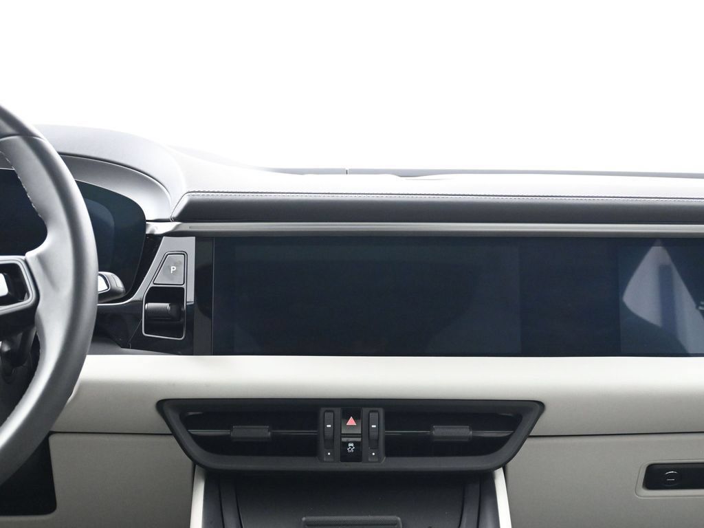 Certified 2025 Porsche Macan 4S Electric AWD/4WD image 11