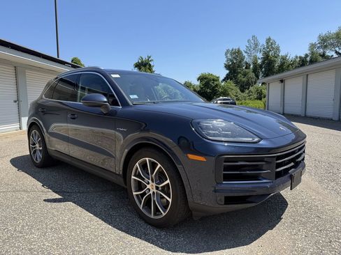 Certified 2025 Porsche Cayenne E-Hybrid AWD/4WD image 7
