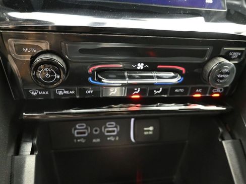 New 2025 Jeep Grand Cherokee L Laredo image 18