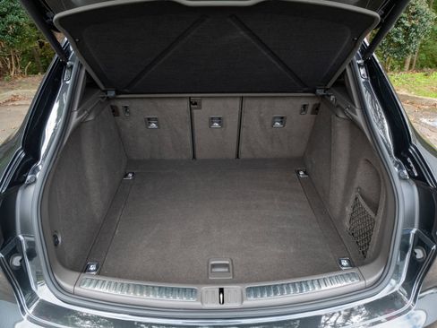 Used 2024 Porsche Macan image 42