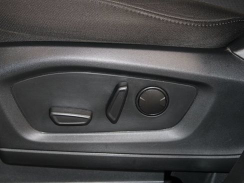 Used 2024 Ford Explorer XLT RWD image 16