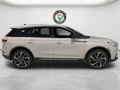 Used 2023 Lincoln Corsair Reserve FWD image 6