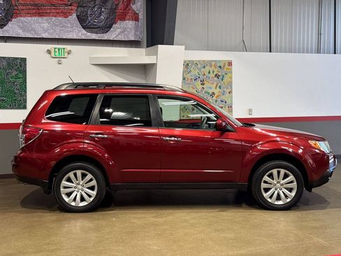 Used 2011 Subaru Forester 2.5X Premium w/ All-Weather Pkg AWD/4WD image 4