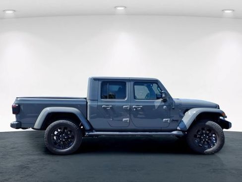 Used 2023 Jeep Gladiator Overland AWD/4WD image 7