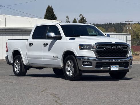 Used 2025 RAM 1500 Big Horn AWD/4WD image 9