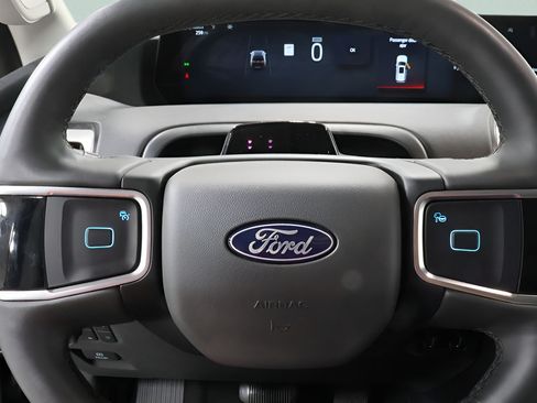 Used 2025 Ford Expedition Active AWD/4WD image 15