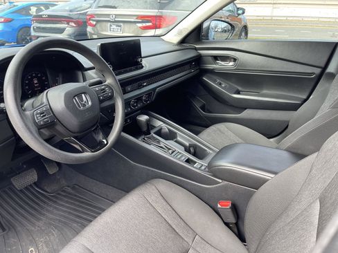 Used 2023 Honda Accord EX image 4