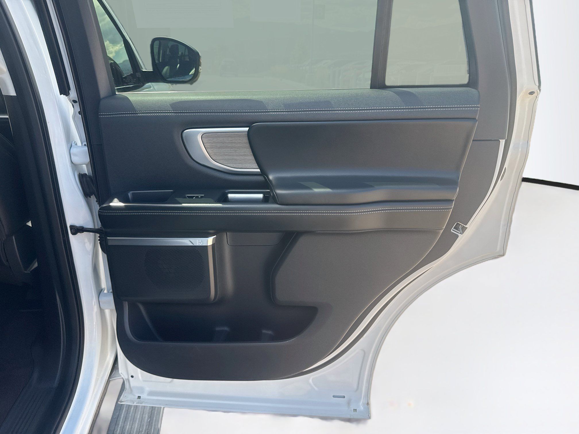 Used 2025 Ford Expedition Platinum AWD/4WD image 34