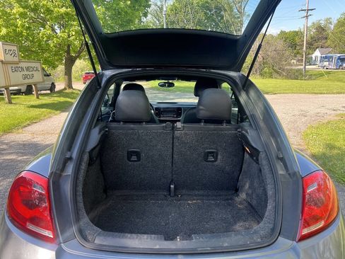 Used 2012 Volkswagen Beetle 2.5 FWD image 11