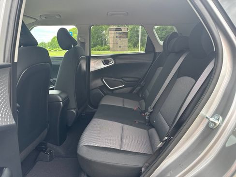Used 2025 Kia Soul LX w/ LX Technology Package FWD image 13