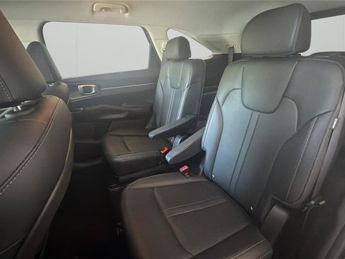 Used 2025 Kia Sorento EX AWD/4WD image 11