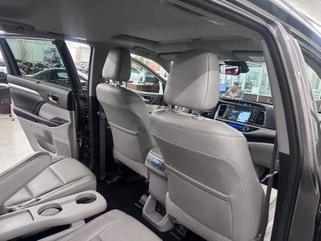 Used 2017 Toyota Highlander XLE AWD/4WD image 15