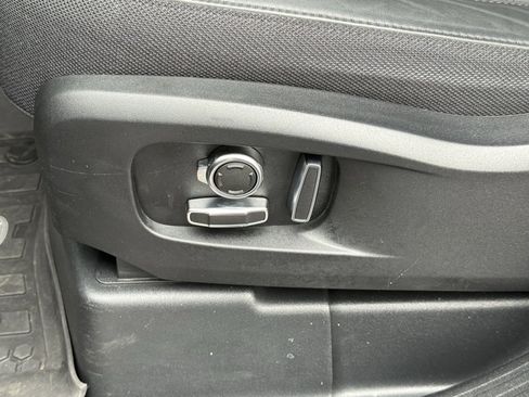 Certified 2025 Land Rover Defender 130 V8 image 13