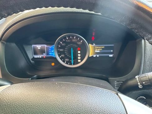 Used 2015 Ford Explorer XLT w/ Equipment Group 201B AWD/4WD image 16