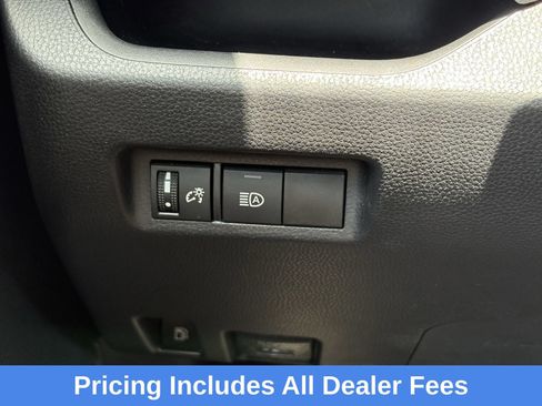 Used 2021 Toyota RAV4 XLE AWD/4WD image 17