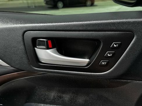 Used 2019 Toyota Highlander Limited AWD/4WD image 38