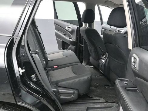 Used 2018 Nissan Pathfinder S image 11