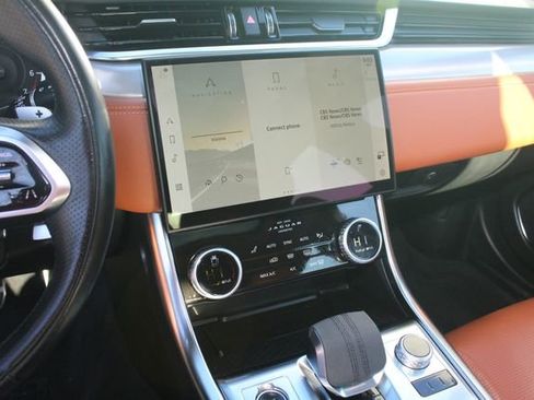 Used 2022 Jaguar XF R-Dynamic SE image 17