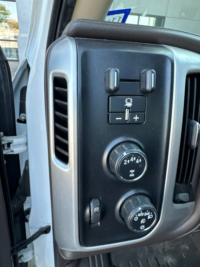 Used 2019 GMC Sierra 2500 SLT w/ Duramax Plus Package AWD/4WD image 5