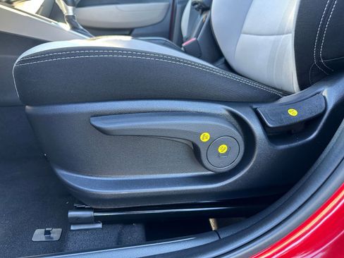 Used 2025 Hyundai Venue SEL image 22