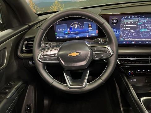 Used 2025 Chevrolet Traverse LT w/ Sun and Wheel Package image 67