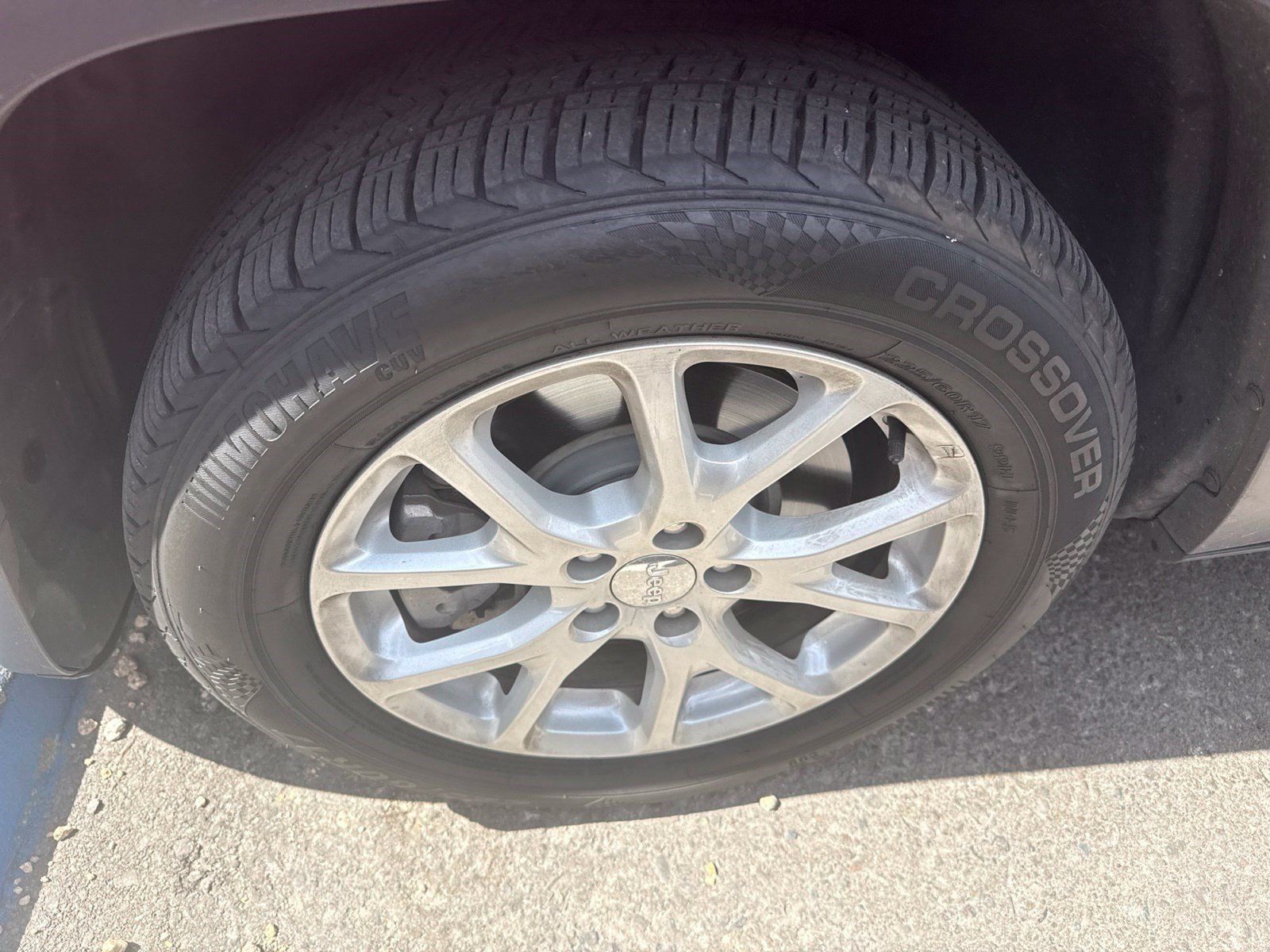 Used 2017 Jeep Cherokee Latitude FWD image 9