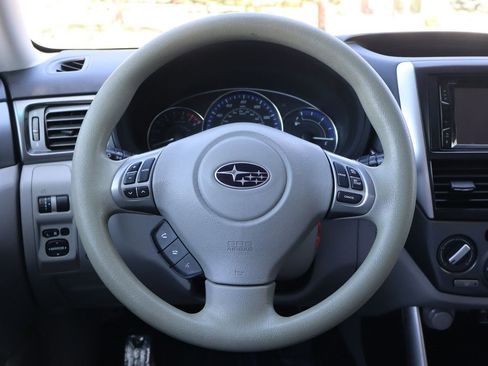 Used 2013 Subaru Forester 2.5X Premium w/ Popular Pkg 2 AWD/4WD image 18